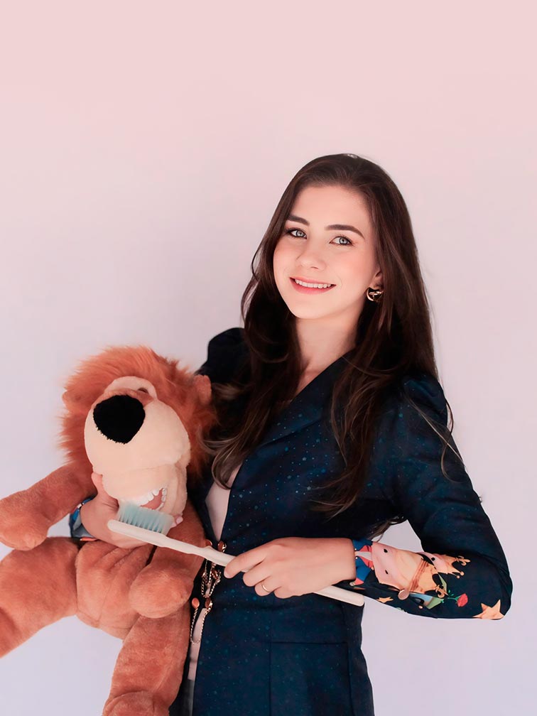 Dra. Louise Stihaienco dentista em cornélio